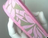 WRISTLET KEYCHAIN  Amy Butler Daisy Chain Pink Grey Key Fob