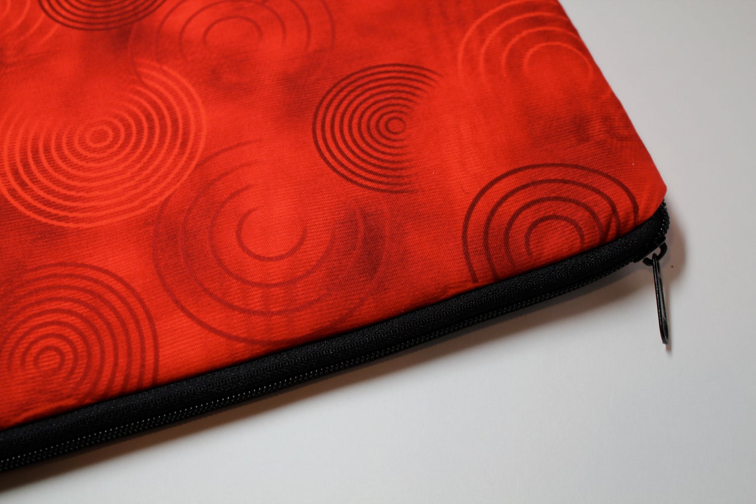 Apple iPad Mini // Kindle Fire // Kindle Keyboard // Google Tablet Nexus 7 Case Sleeve Cover - Padded and Water Resistant - Red Circles