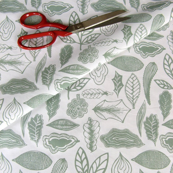 Leaves Fat Quarter in grey on organic cotton