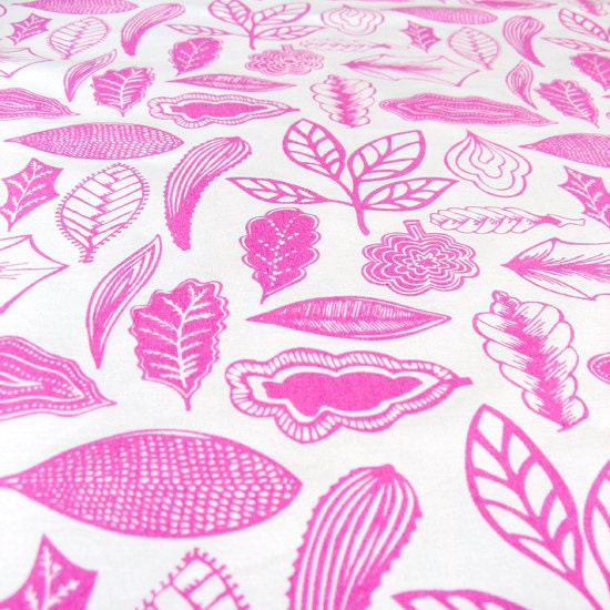 Leaves Fat Quarter in pink on organic cotton
