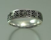 EVERGREEN LAUREL silver wedding band with black spinel accent