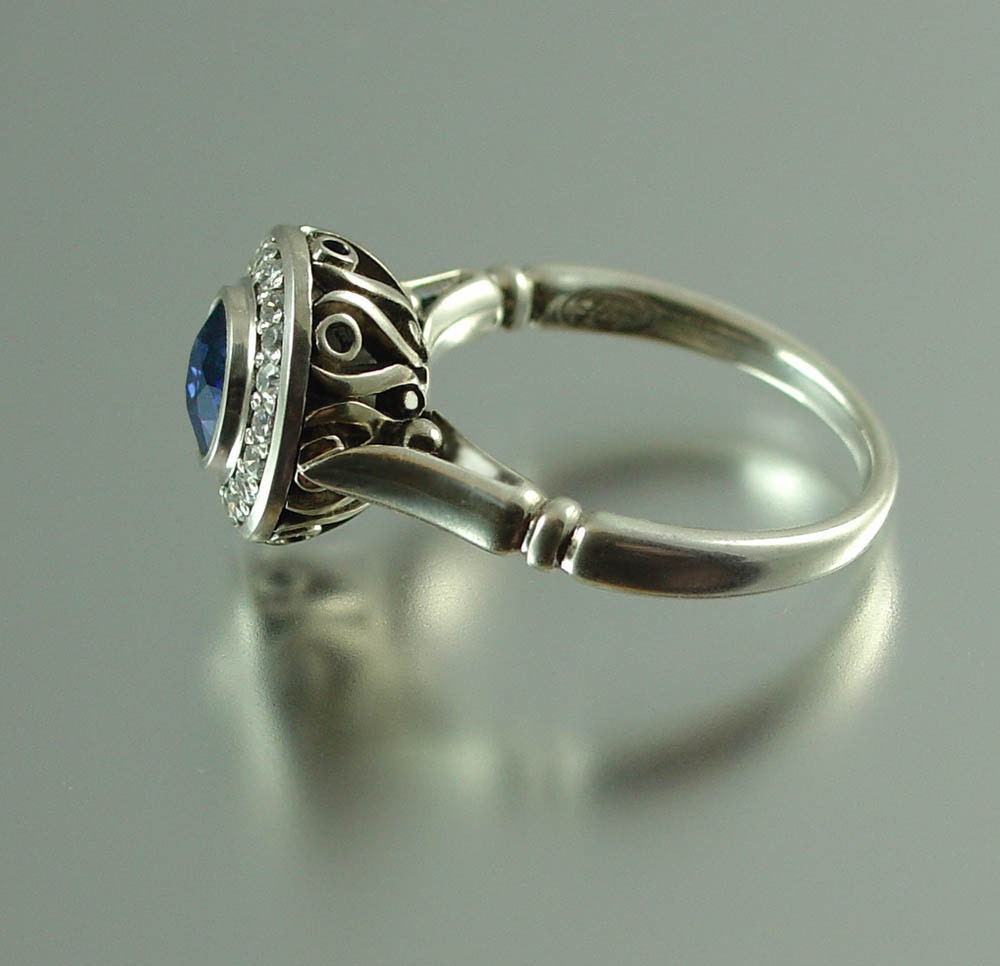 THE SECRET DELIGHT 14k gold Blue Sapphire engagement ring