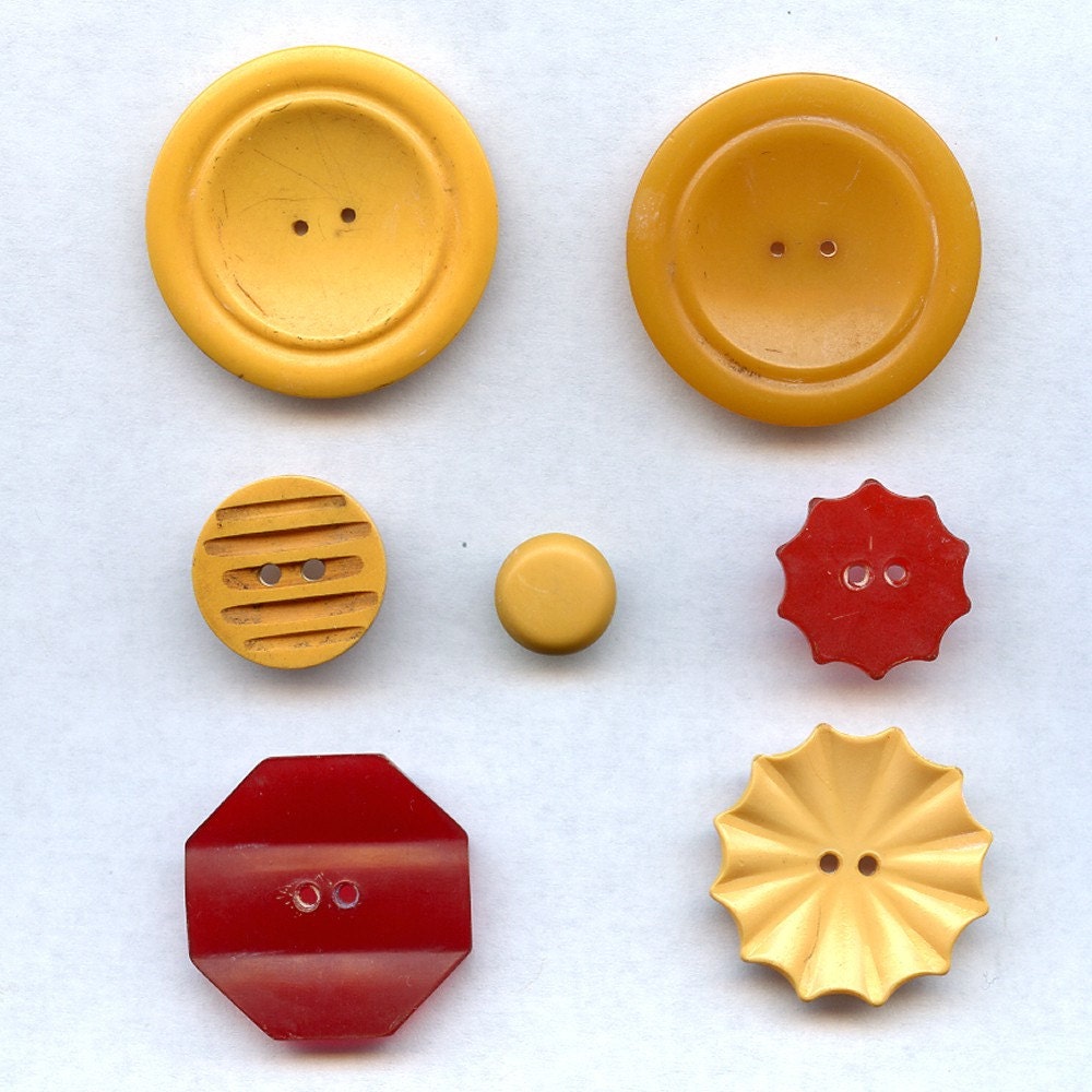 BAKELITE Buttons Lot of 7 Vintage BUTTERSCOTCH and Dark CHERRY 7354