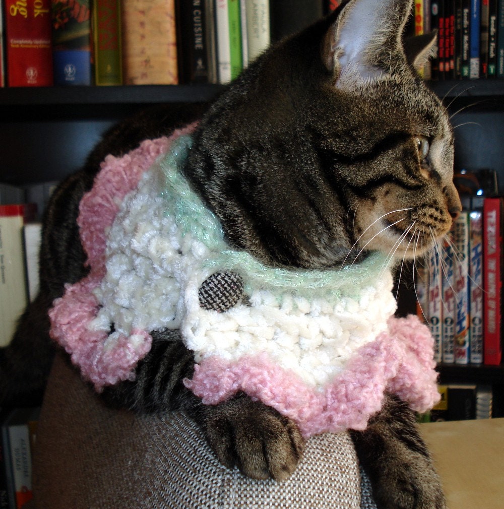 crocheted Pretty Kitty Scarflette