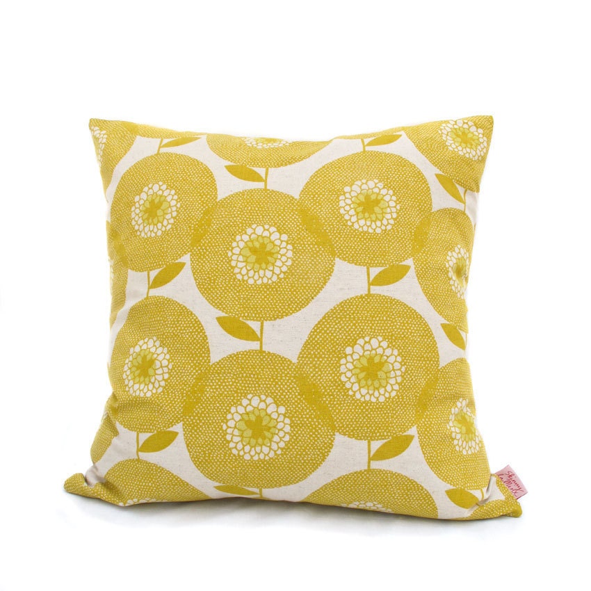 Cushion cover 50x50cm - Flower Field in Goldenrod