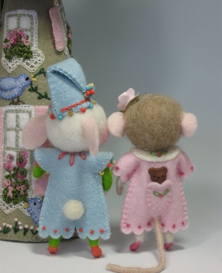Dressed Mouse/Bunny Class Needle Felting Class to create BOTH the Bunny and Mouse By Barby Anderson (Kit Available and sold separately)