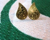 SUPER SALE - vintage etched brass raindrop earrings, were18.50, now 10.