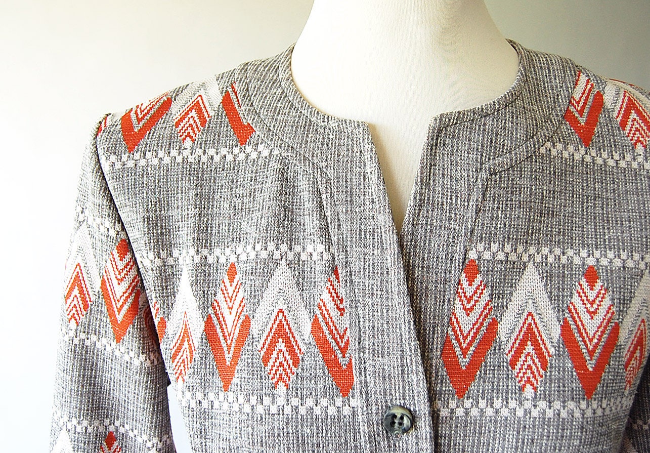 1970s Dress . vintage Knit Tunic Dress . Belted . Graphic Chevon Knit . Orange . Grey . White