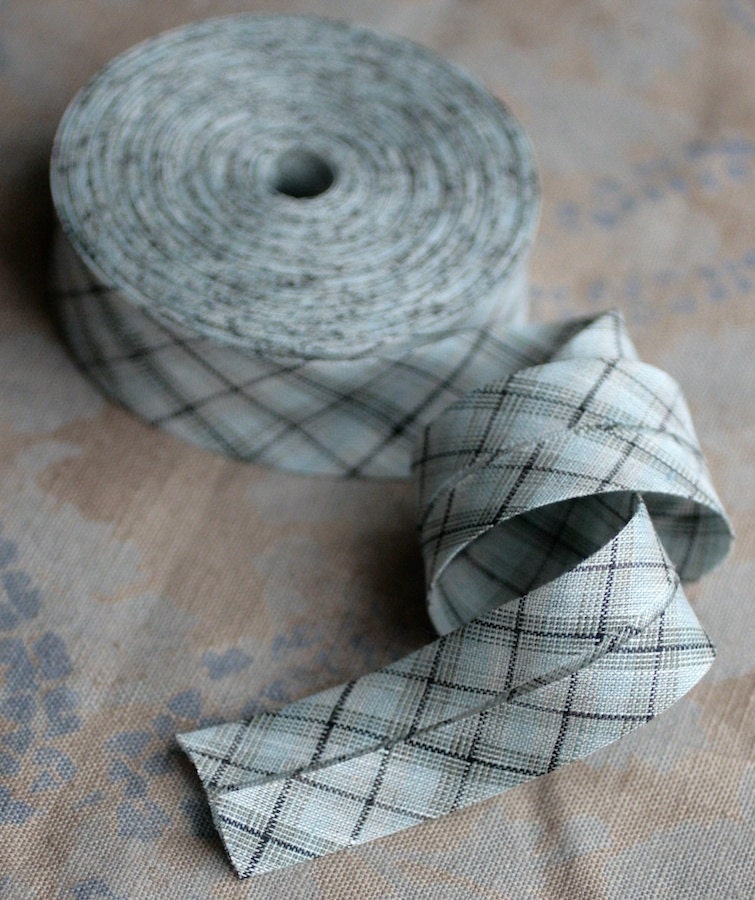 Linen bias tape - 2 meters -- width 3 cm -- pale green