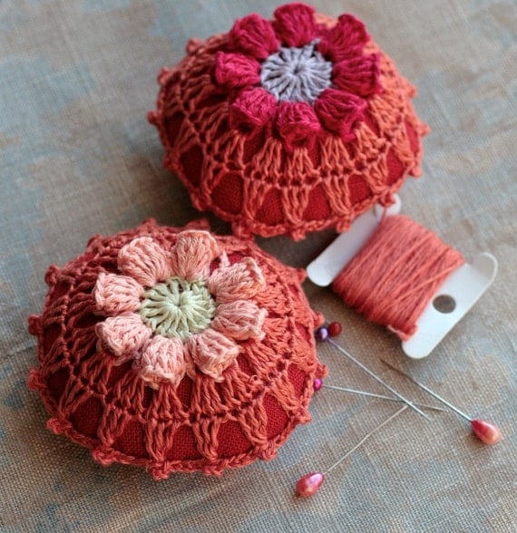 Linen pincushion - crochet motif