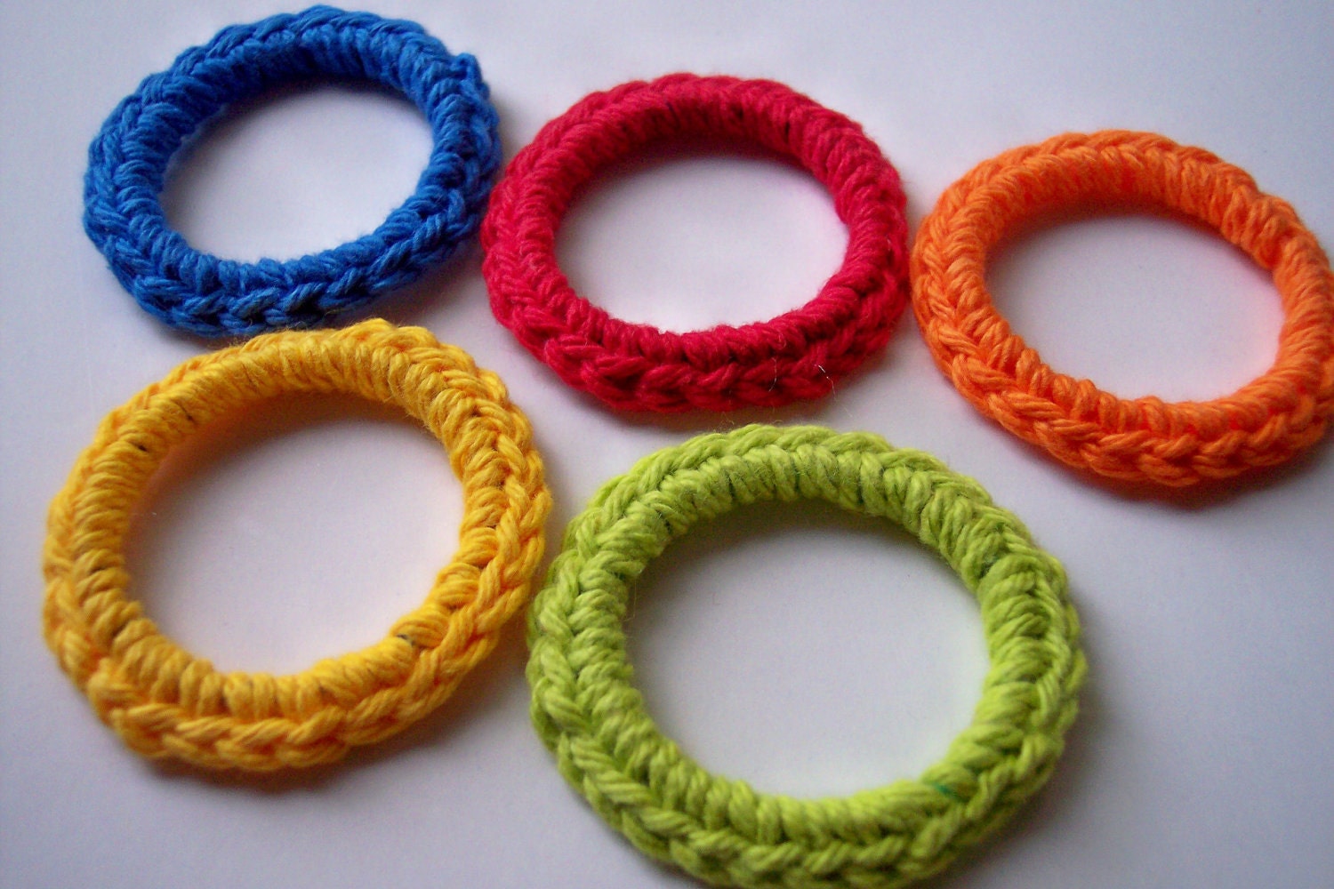 5 Cat Toy Toys Rings in Assorted Colors - Red Orange Yellow Green Blue