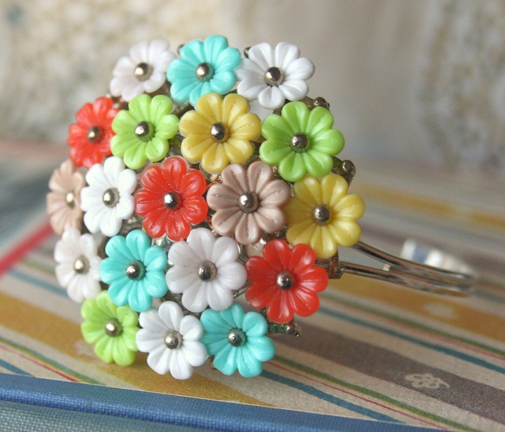 Narcisse des Poetes - Vintage Corsage Bracelet
