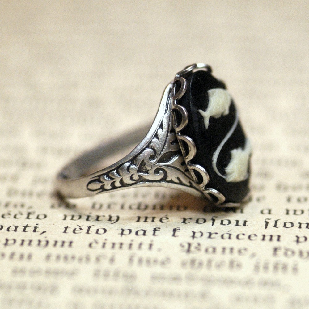Vintage Zodiac Cameo Ring - Pisces