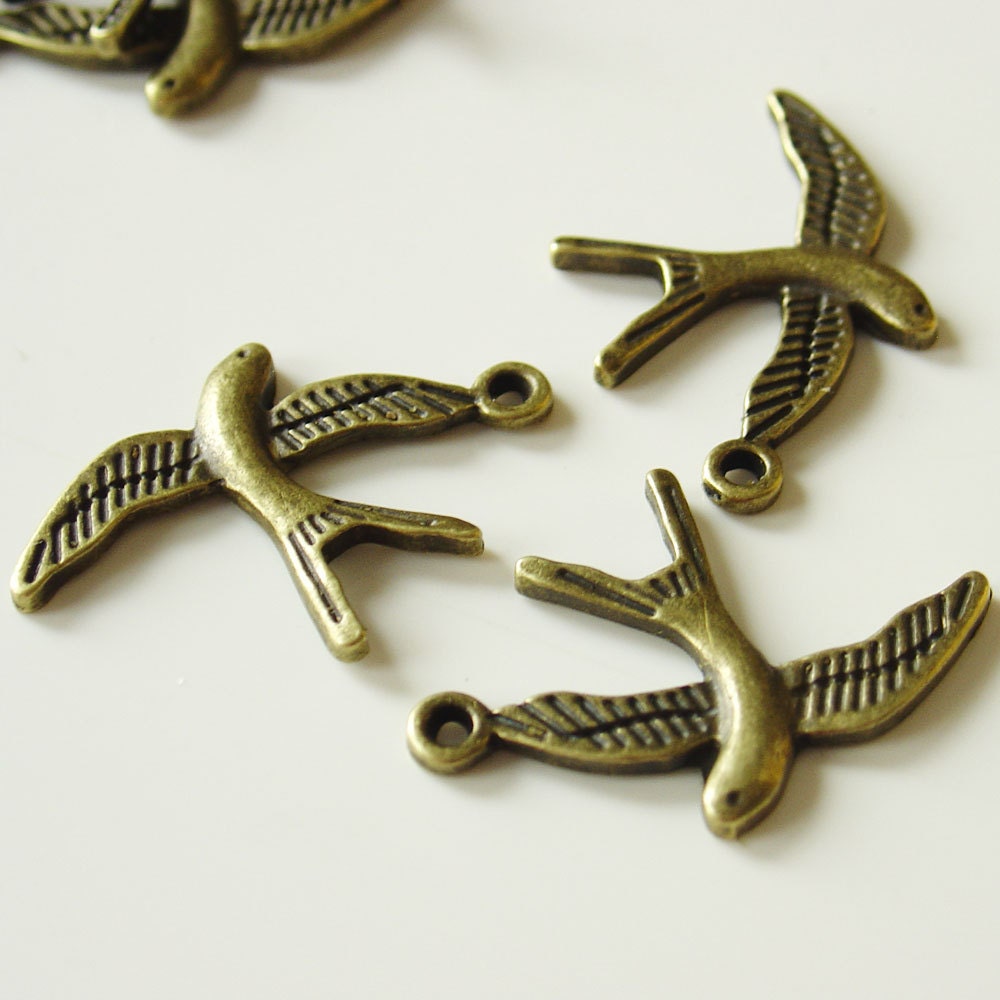 31mm x 22mm Metal Swallow in Antique Bronze - Nickel Free - 6 Pieces - LC087Y