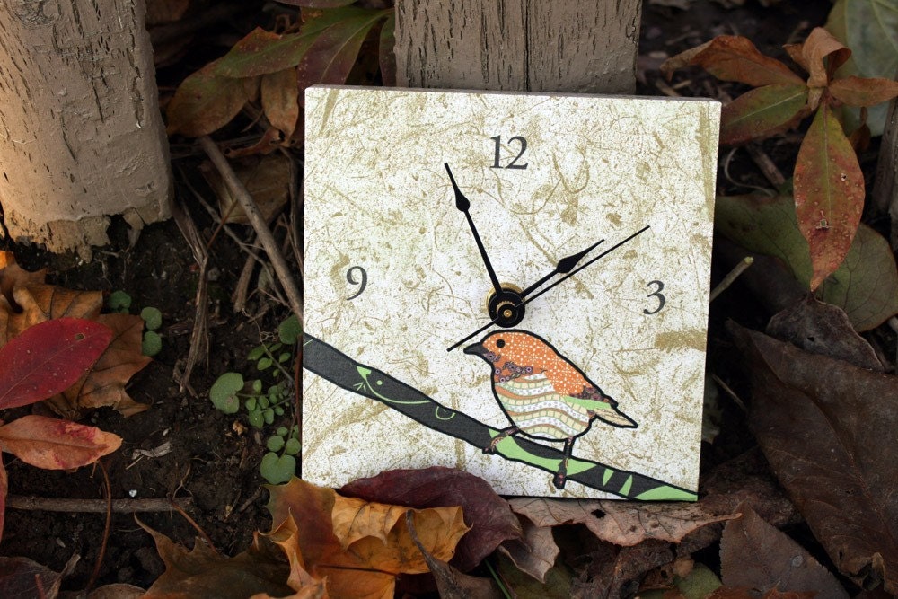 chickadee desk clock (cream)