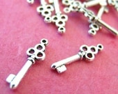 25pcs Antique Silver Key Penants (22mm )