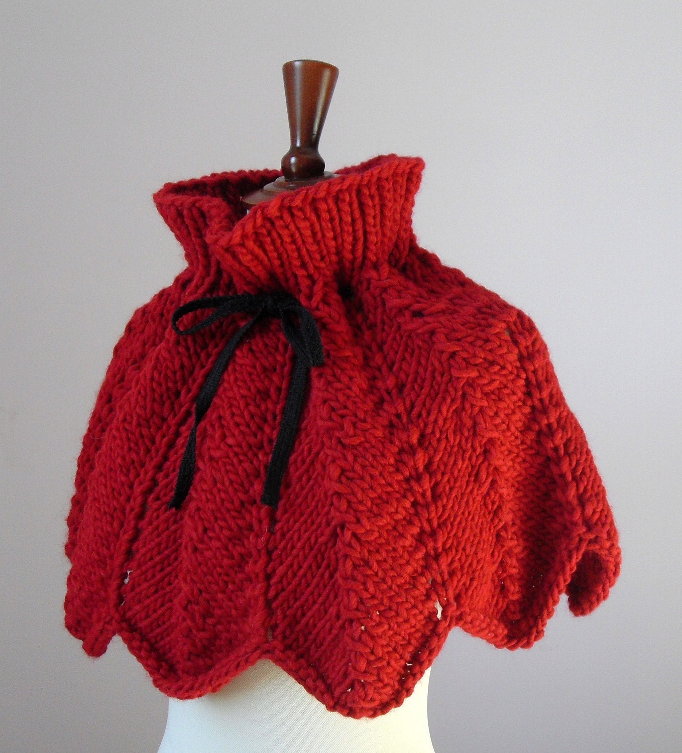 FIORE Knitted Capelet
