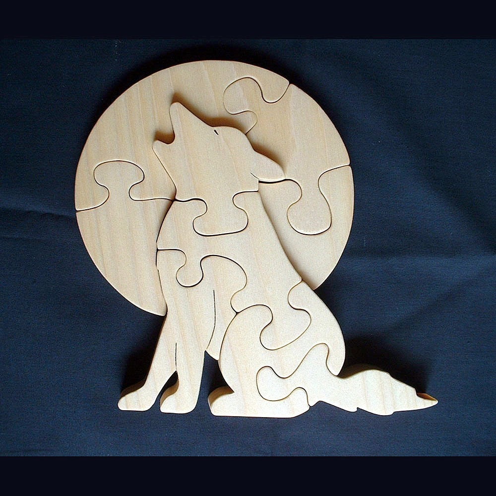 Wolf howling at the moon - Children's wood puzzle game - New Toy - Hand made - Child safe