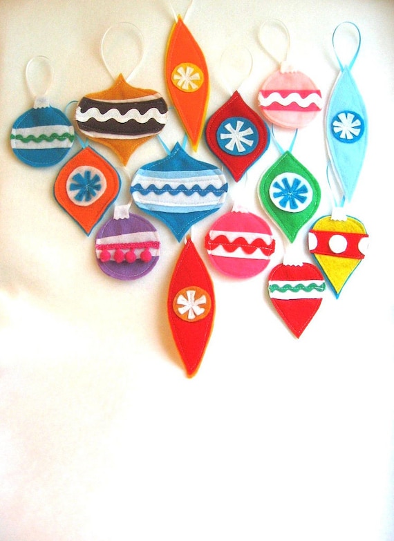 Christmas tree ornaments - retro style -  made from eco friendly felt.. set of 5