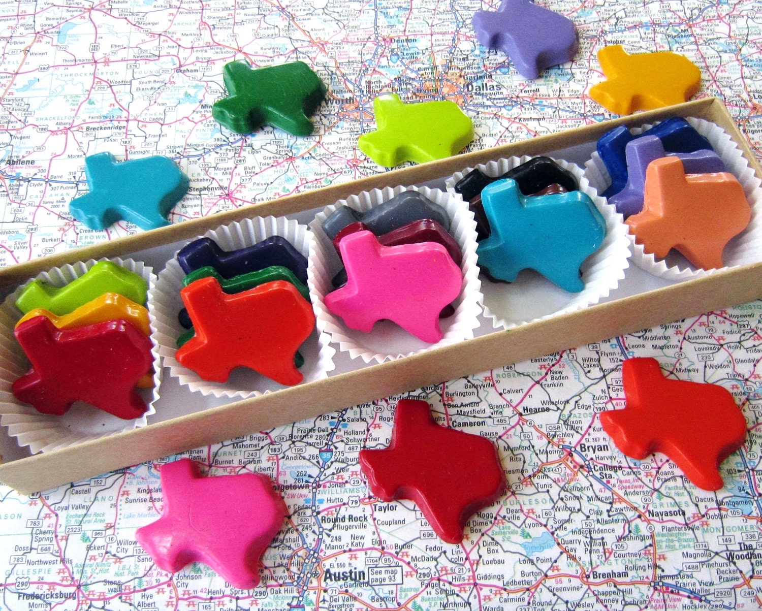 Kids' STATE OF TEXAS Colorful Crayons - Party Favors - Set of Fifteen (15) - Eco-Friendly Toys in Assorted Colors - Free Gift Box