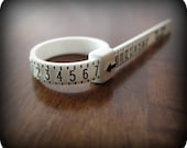 Ring sizer - Adjustable plastic ring size finder