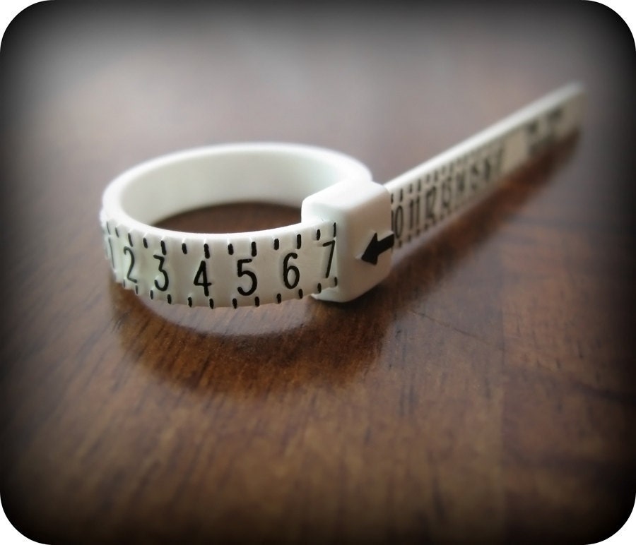Ring sizer - Adjustable plastic ring size finder
