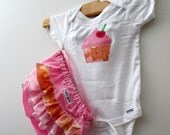 Onesie - Cupcake - Ruffle diaper covers gift set - Birthday - Bloomers