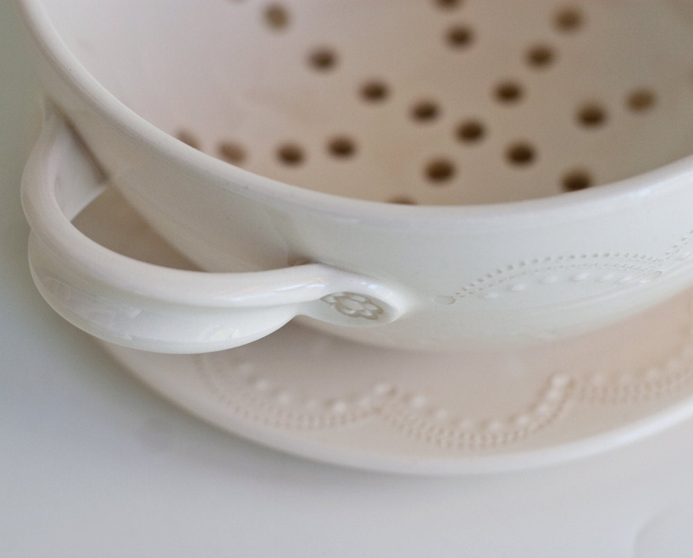 Berry Bowl - Fruit Strainer - Cream - Large - Stitch