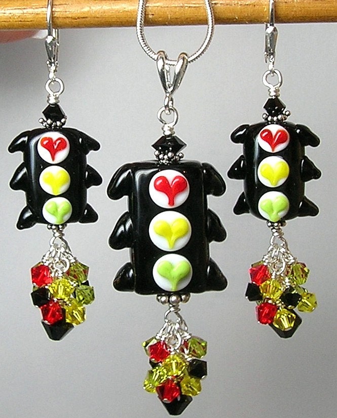 Glitterbug Originals STOP In The NAME of LOVE Handmade Lampwork TRAFFIC LIGHT Art Glass Earrings and Pendant SET SRAJD