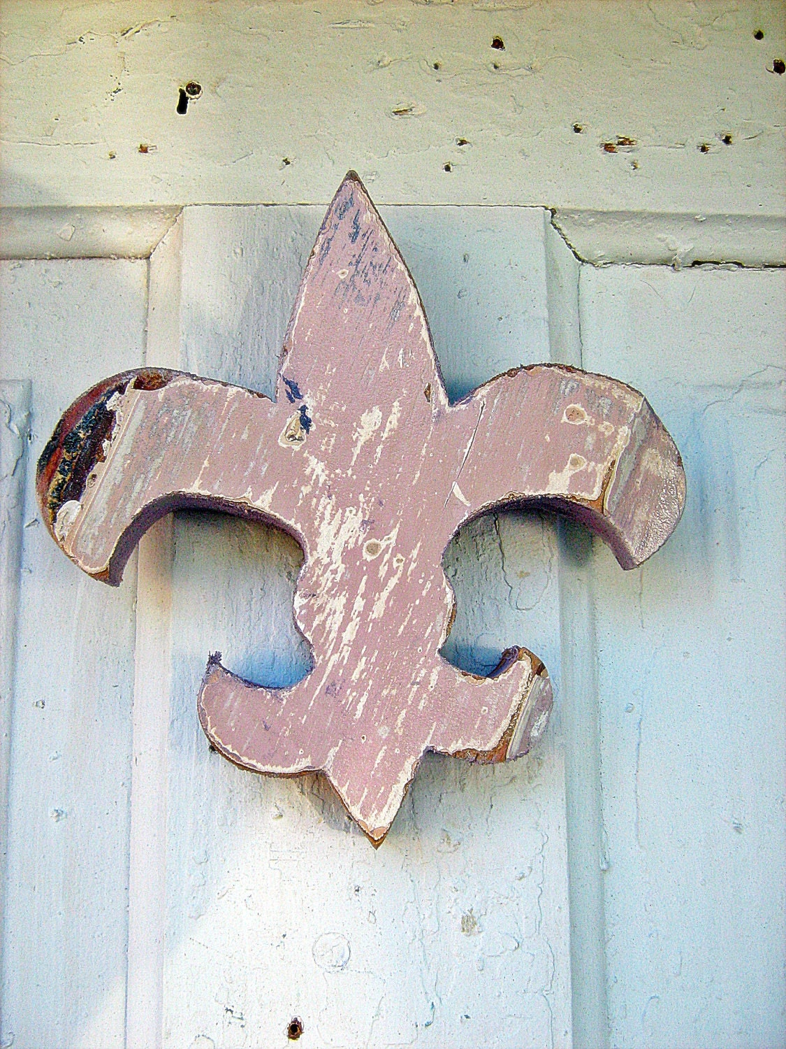 Wooden Periwinkle Fleur de Lis