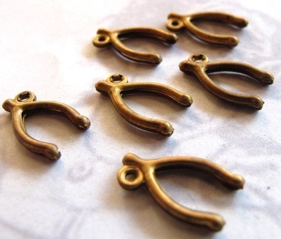 Vintage Antiqued Brass Wishbone Charms (6X)  (M724)