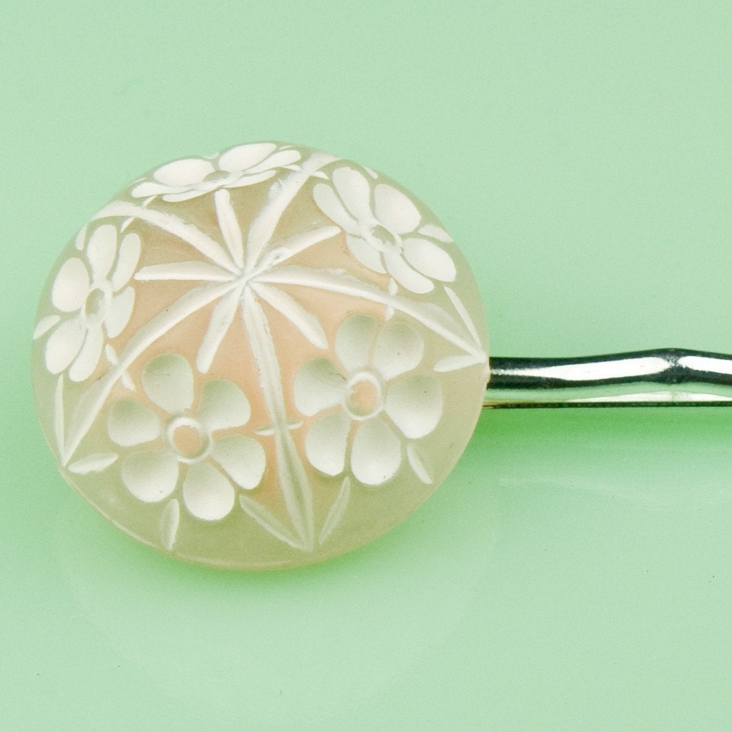 Vintage Light Pink and White Lucite Flower Hairpin