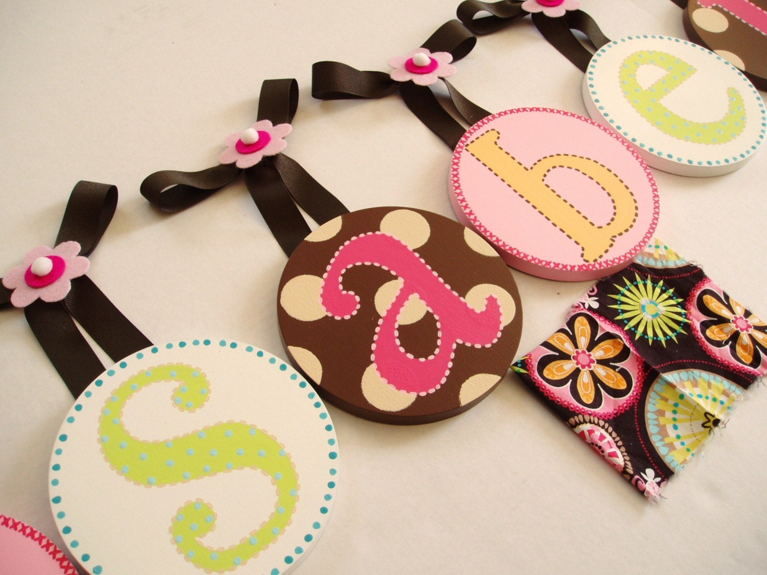 Childrens Kids Baby Wood Round HANGING WALL LETTERS