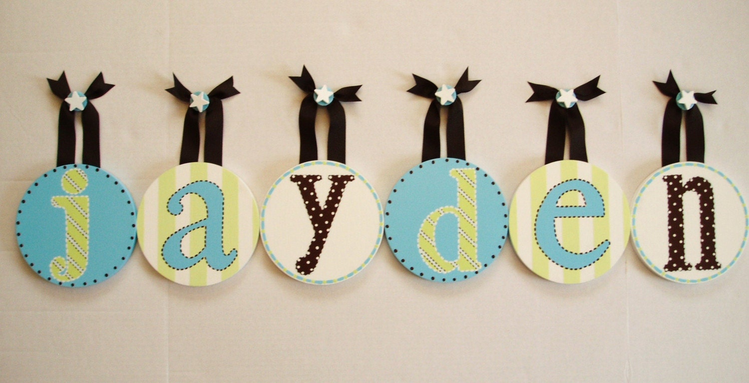 BOUTIQUE CHILDRENS KIDS BABY WOOD ROUND HANGING WALL LETTERS