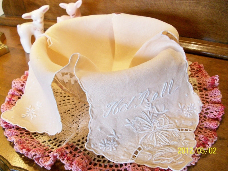 Vintage Embroidered Bread Basket Cloth For Hot Rolls