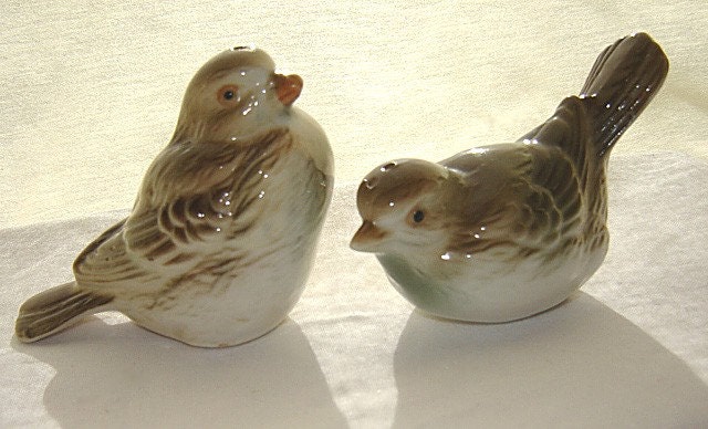 Vintage salt and pepper shakers sparrow lovebirds