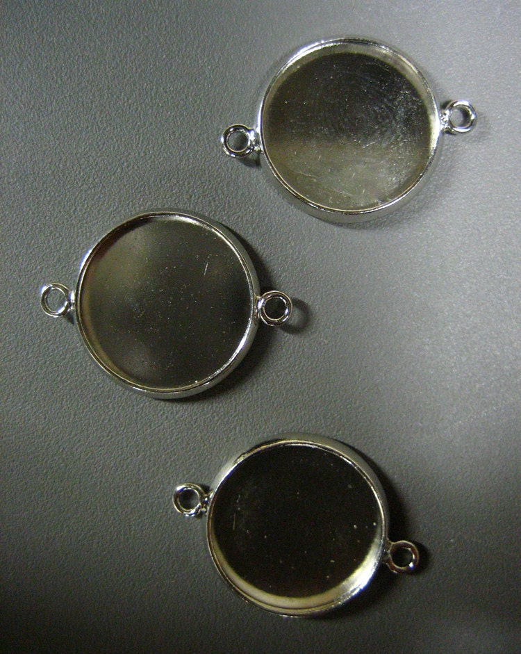 10 14mm bezel 2 loop connector settings, silver plated with matching glass cabs, lead and nickel free