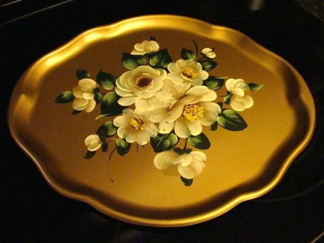 Lovely Vintage Cottage Style White Roses Tole Tray