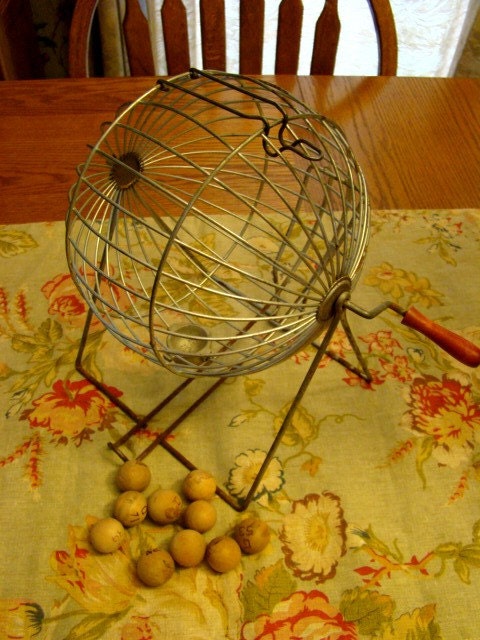 Decorative Vintage Retro Wire Bingo Cage Ball Dispenser