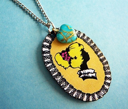 Classic Yellow Lady Cameo Necklace