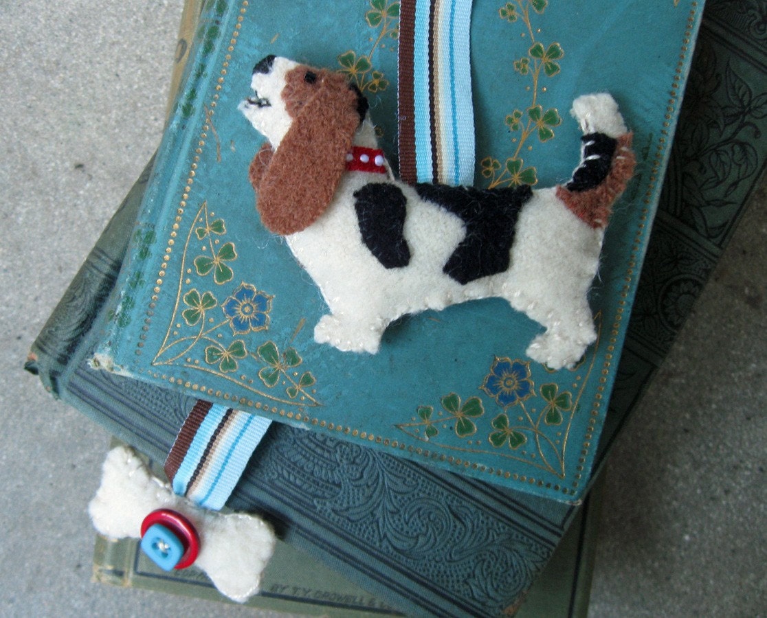 Basset Hound Dog Friend Bookmark - Vintage Wool