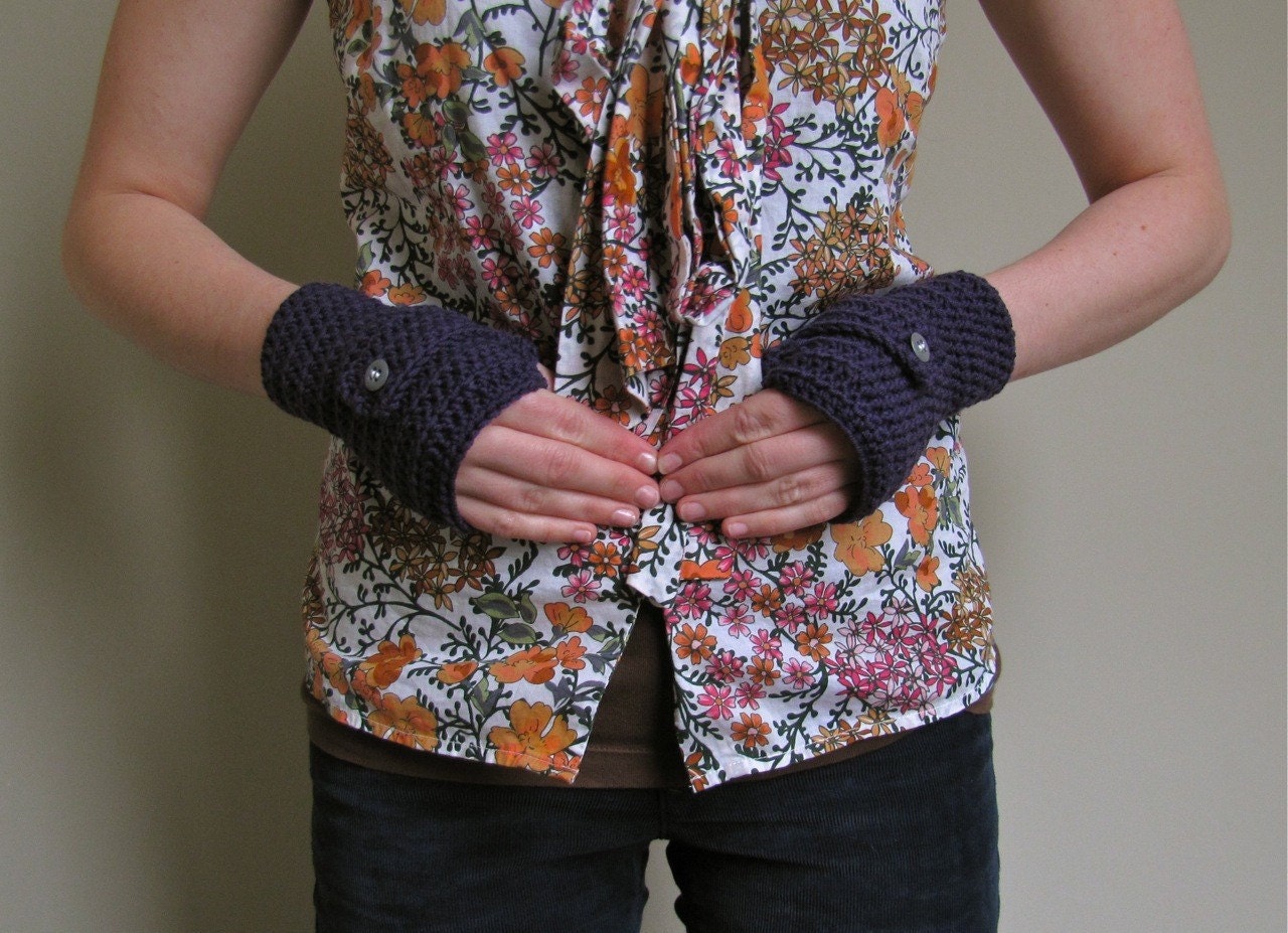buttoned gloves // plum and gray