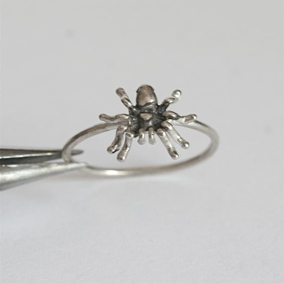Itsy bitsy sterling silver spider ring size 6 by Zulasurfing