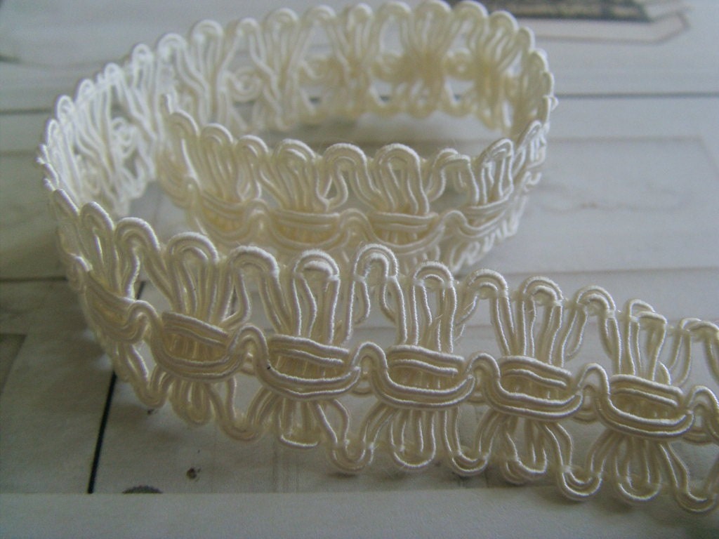 2 meters (78 inches) x 17mm Sewing Trim - Code S-8001