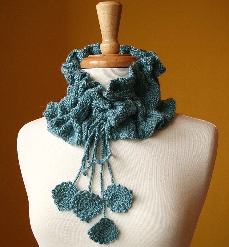 SALE - Luxurious Knit Wool and Bamboo Collar - Victoriana Scarflette - READY to SHIP