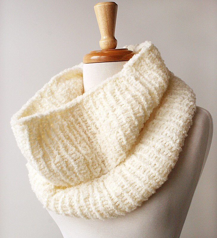 Sample SALE - Fall Winter Fashion Chunky Cowl - Merino Wool Oversized Knit Circular Snood - Snowdrift