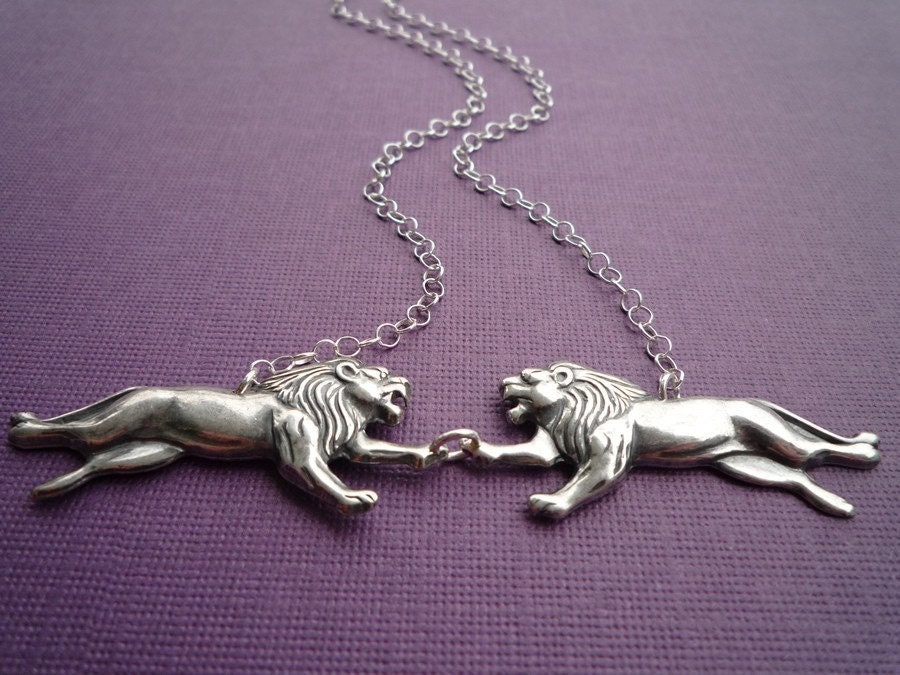 the lion twins necklace