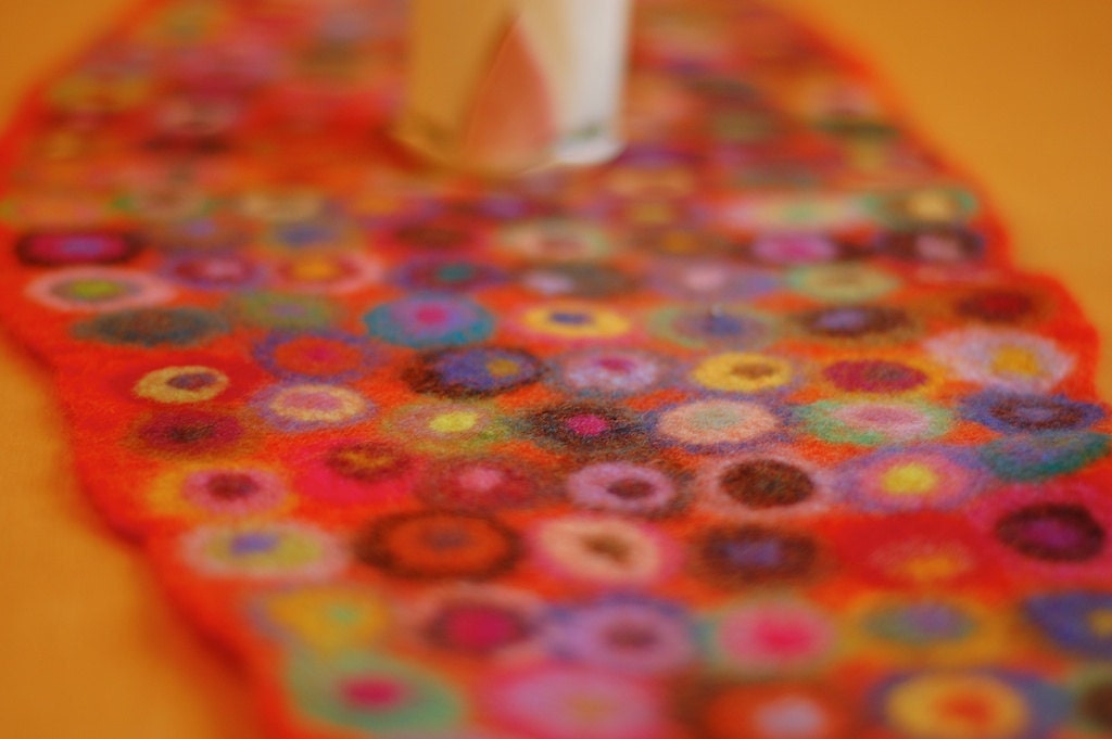 pool of dots oval table runner