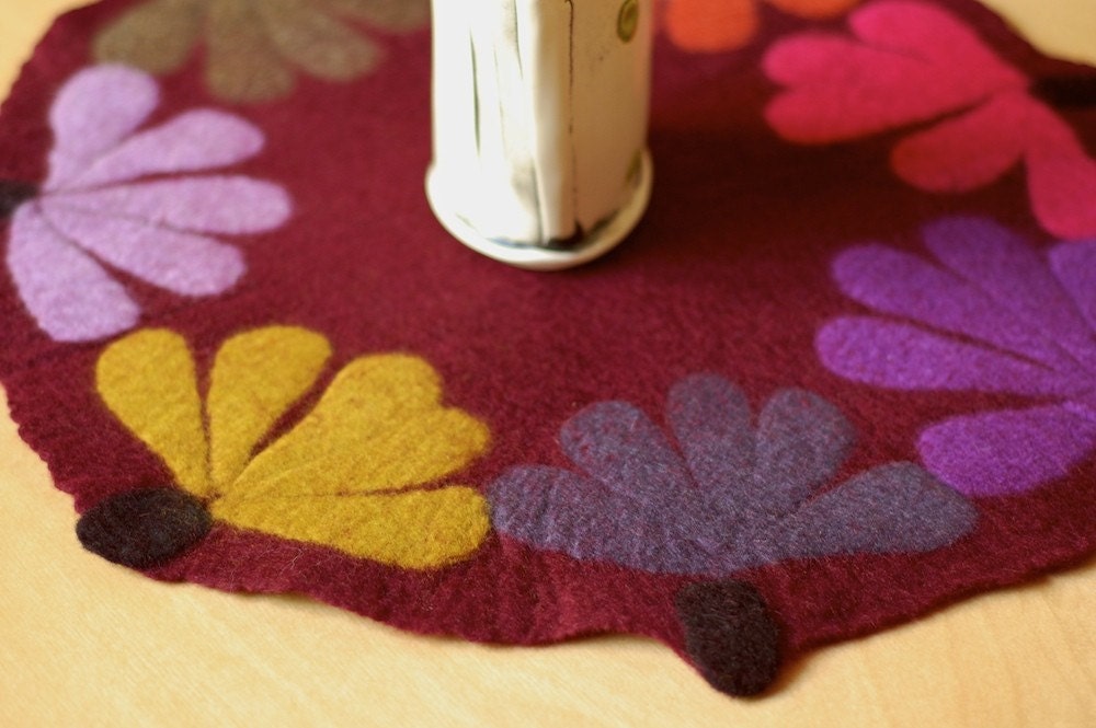 round black eyed susan table runner