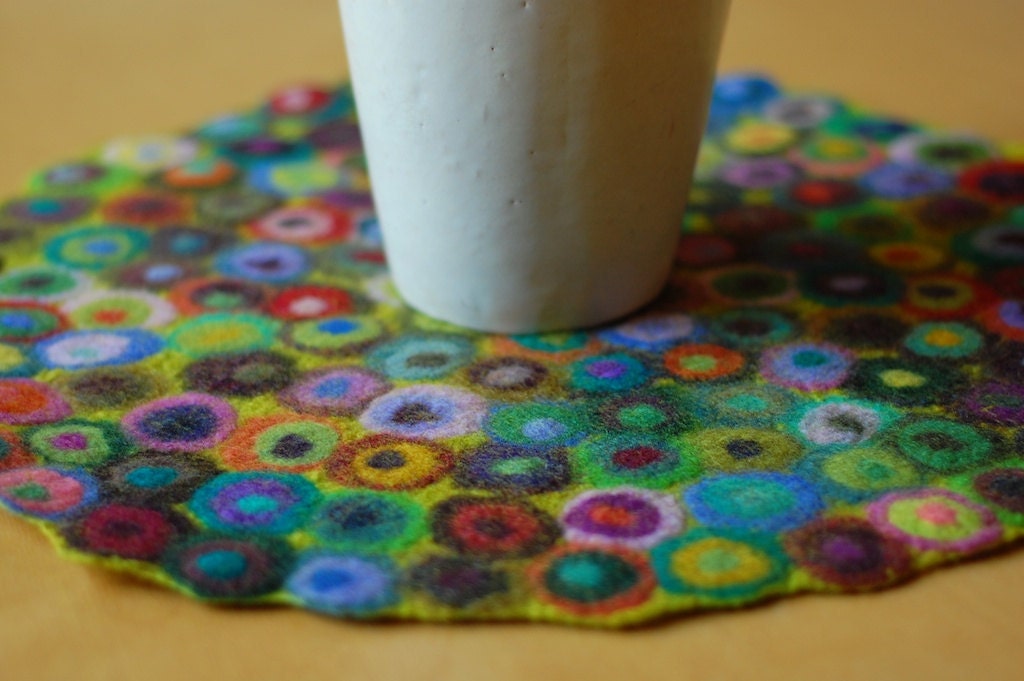 lots of dots table runner